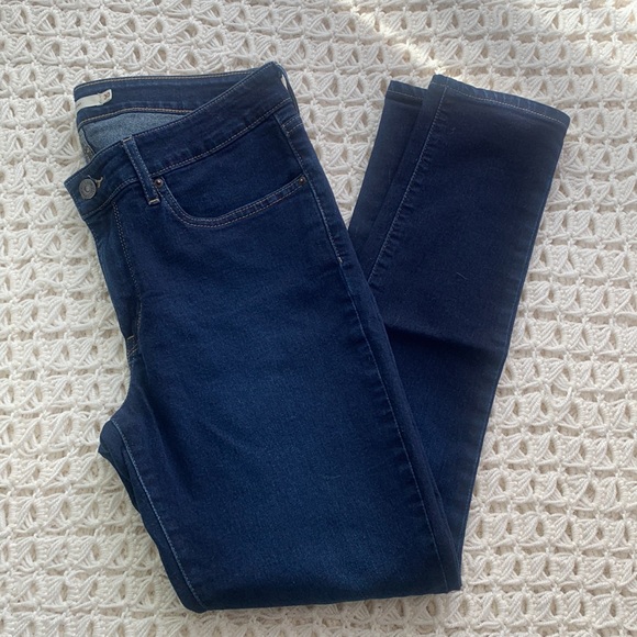Levi’s 711 Skinny Dark Wash Jeans - Picture 4 of 15